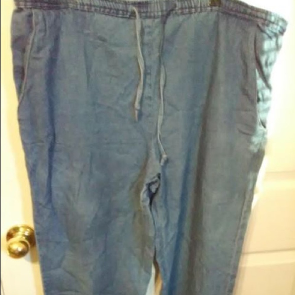 Woman’s crop pants